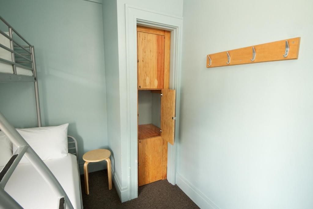 HI - Seattle Hostel at the American Hotel image 14