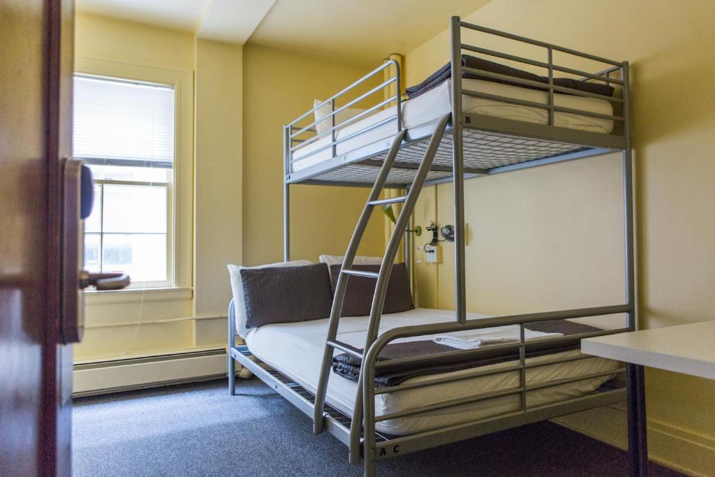 HI - Seattle Hostel at the American Hotel image 17